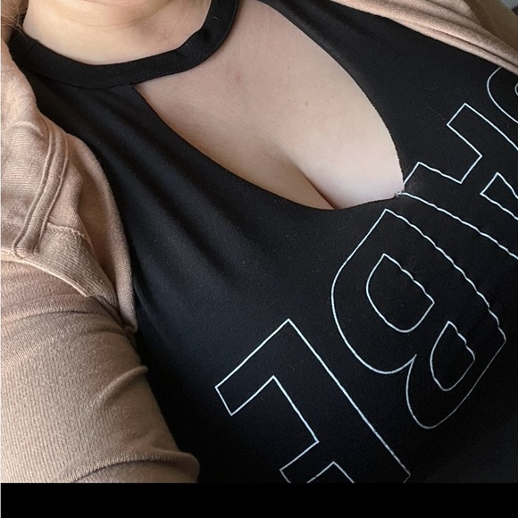 BABE cut off sleeve v-neck tank top - Picture 4 of 4